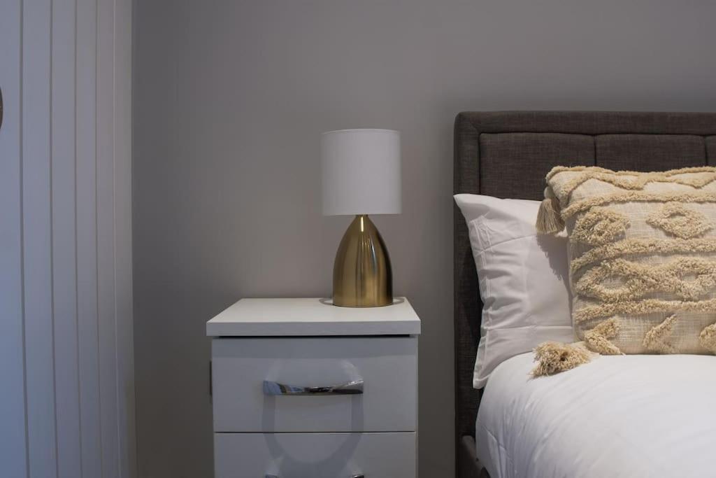 Apartment Spacious In Centre - Free Parking *